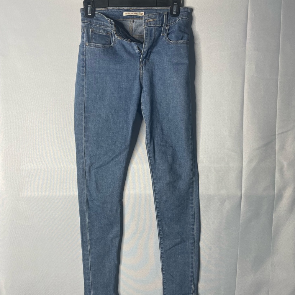 Levi’s High Rise Jeans - Picture 2 of 5